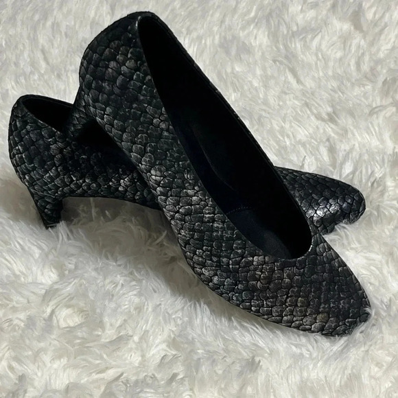 Van Eli | Black Snake Print Low Pump - Picture 2 of 9